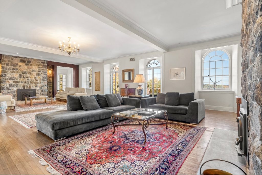 Salon patrimonial du Manoir Davis – espace de cohésion pour retraites