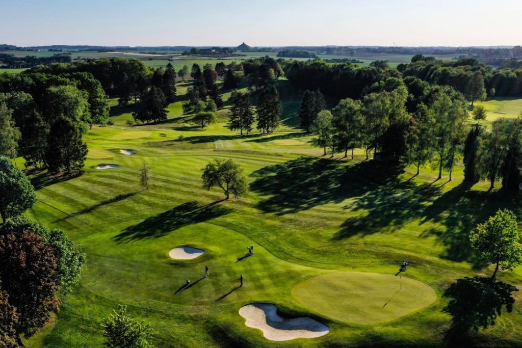 ue sur le terrain de golf près du Manoir Maplewood – activité bien-être et détente